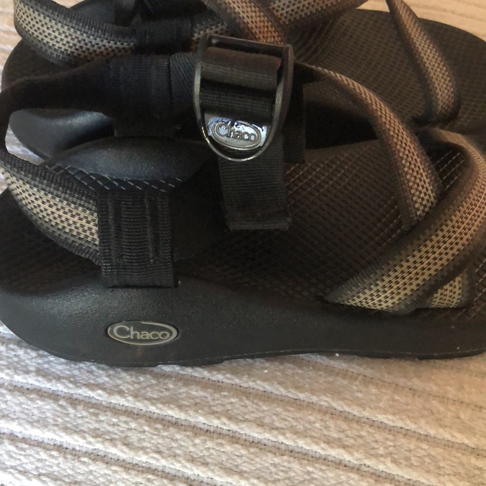 Woman’s black & gray spring strappy adjustable Chaco - Picture 7 of 9